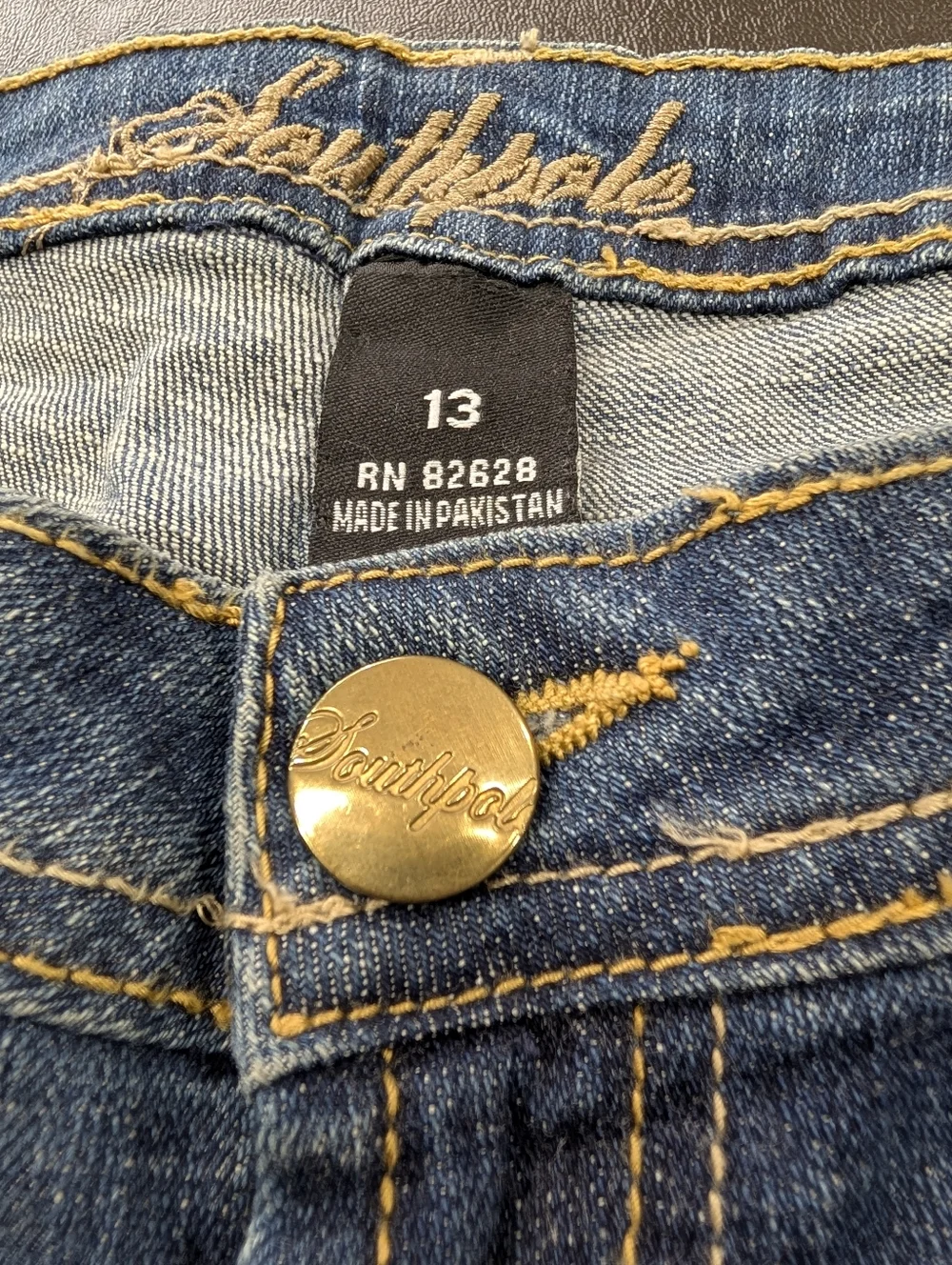 Y2K South Pole Rolled Cuff Denim Capri Jeans with Gold Stud Logo. Sz. 13. W: 36